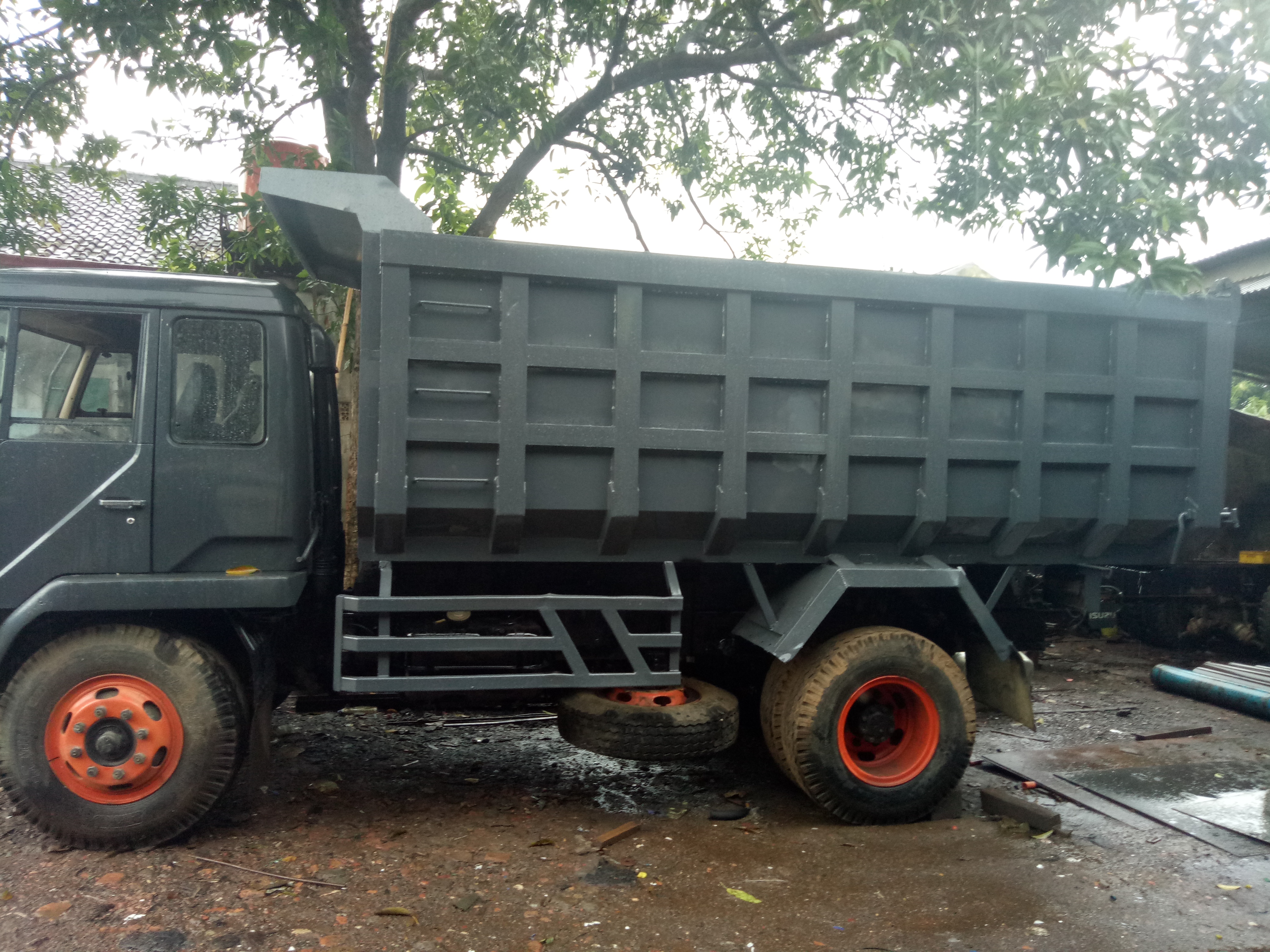 Karoseri Dump Truck Material Padat